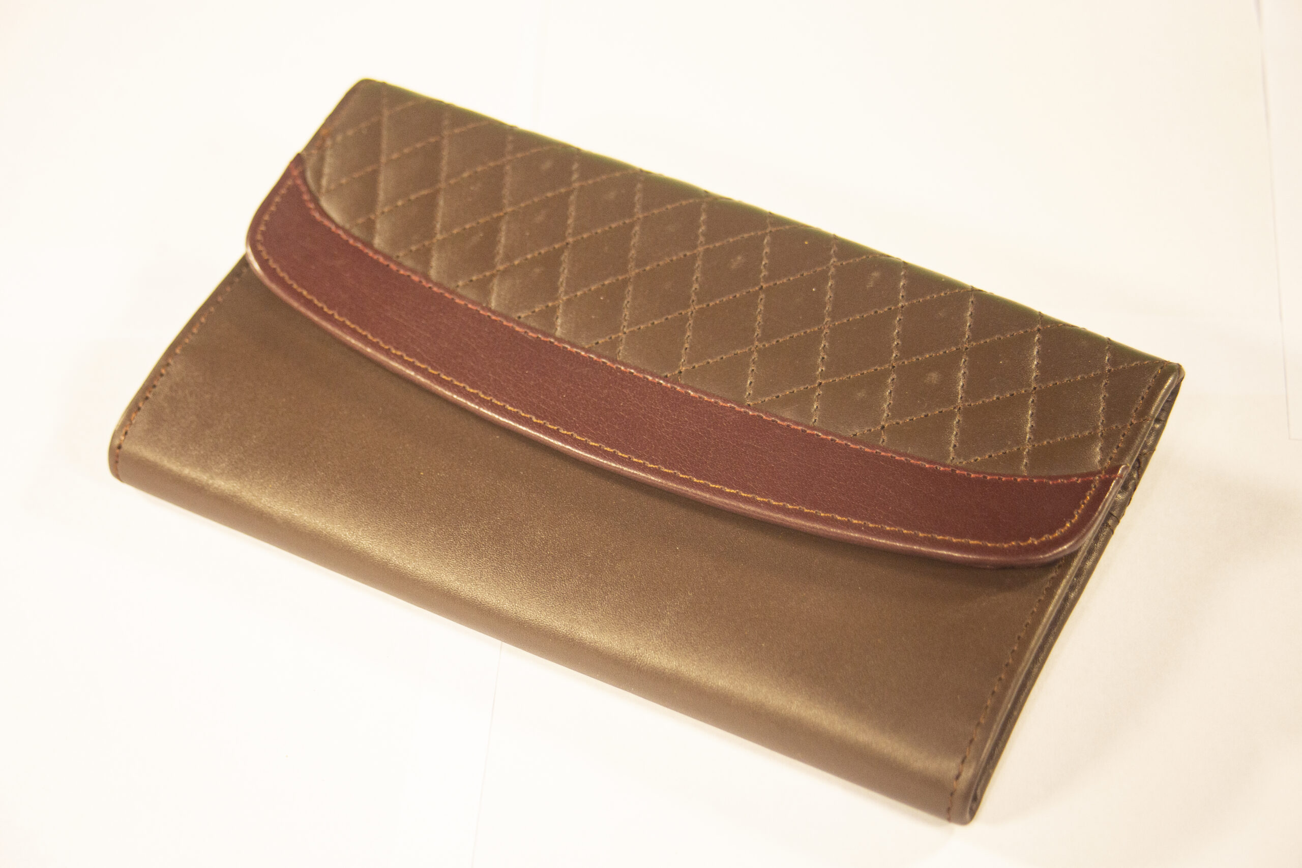 Svelte Style Hand Wallet - Image 2