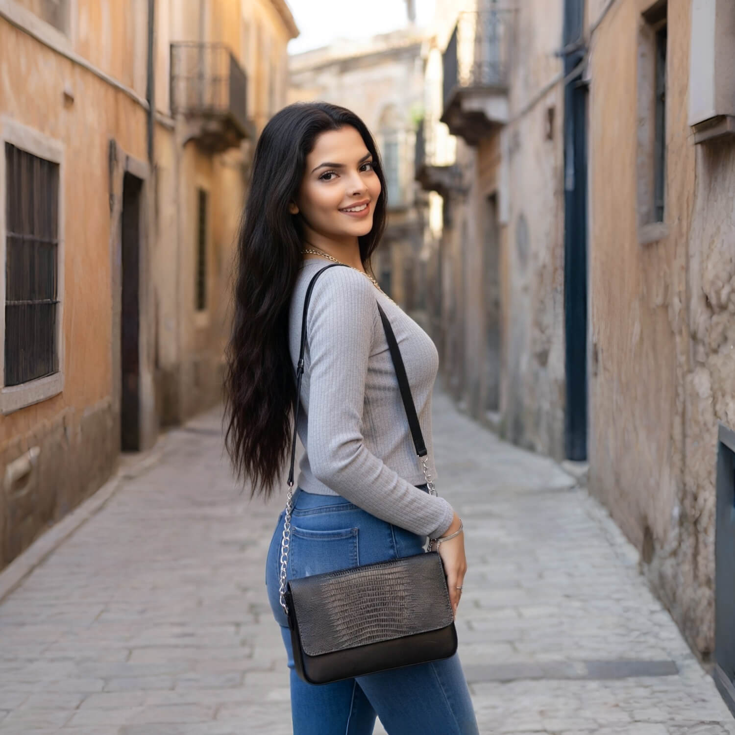 Aizo Avena Chain Purse - Image 3